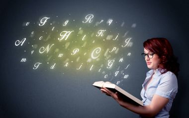 Genç Bayan kitap harfleri ile