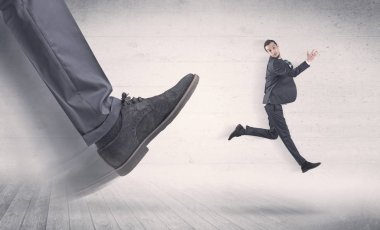 Koca ayak yangın küçük iş adamı