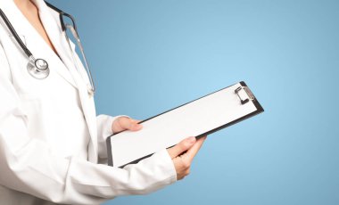 kadın doktor ile not etmek