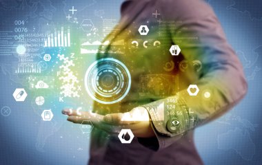 Tıbbi verileri analiz eden iş adamı