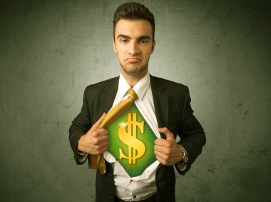 Gömleğini sandığının üstünde dolar işareti olan kapalı yırtılma işadamı