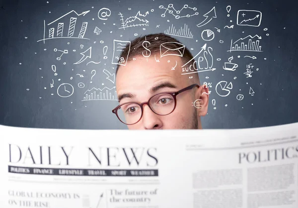 Empresário lendo jornal — Fotografia de Stock