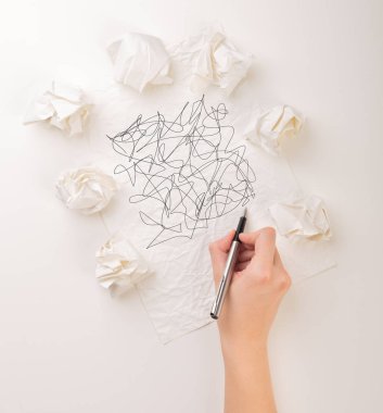 El buruşuk kağıt yazma