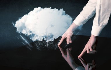 Etkileşimli tablo dokunmadan eller