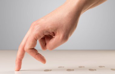 Yürüyen parmak kavramı