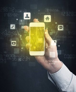 el ile altın perde smartphone tutarak