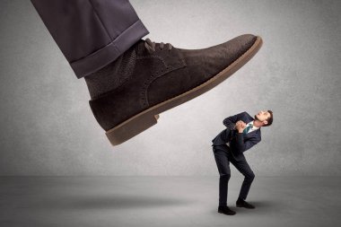 Çalışan büyük patron ayak korkuyor