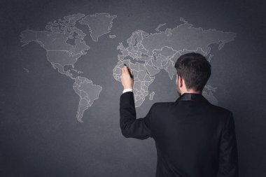 Dünya haritası olan iş adamı