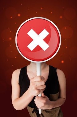 Tutan kadın x işareti