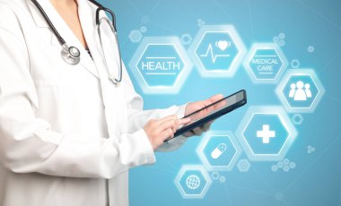 kadın doktor tablet ile