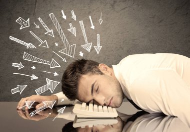 Oklar üzgün ofis çalışanlarını gösteriyor.