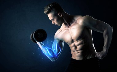 Formda sporcu mavi kas ışığı konseptiyle ağırlık kaldırıyor