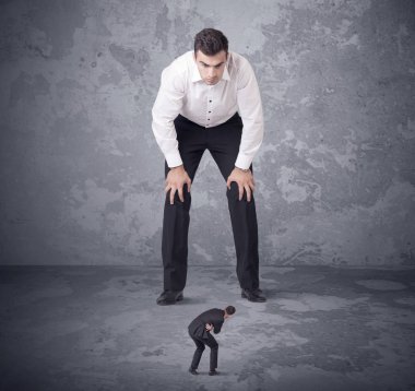 Büyük patron küçük iş arkadaşı arıyorum