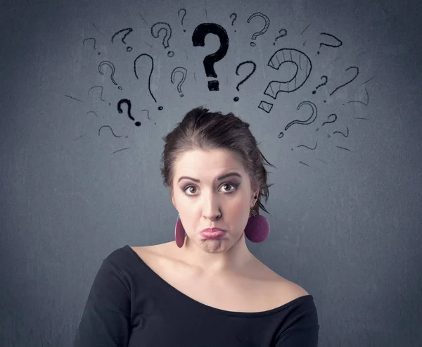 komik yüz ifadesi ile kız