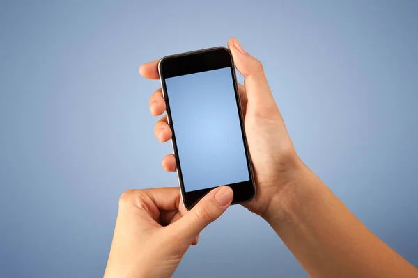 Female hand holding smartphone — Stock Photo, Image