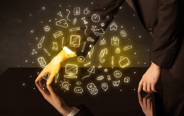 Etkileşimli tablo dokunmadan eller