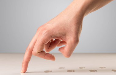 Yürüyen parmak kavramı