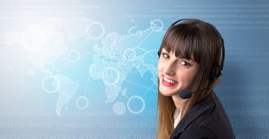 Genç kadın telemarketer 