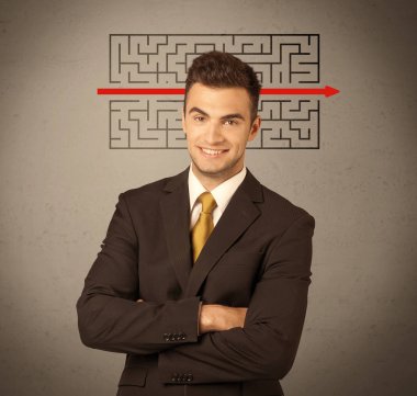 Yakışıklı iş adamı çözme labirent