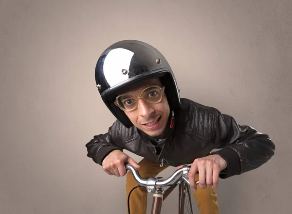 Boş arka plan ile çılgın bisikletçi — Stok fotoğraf
