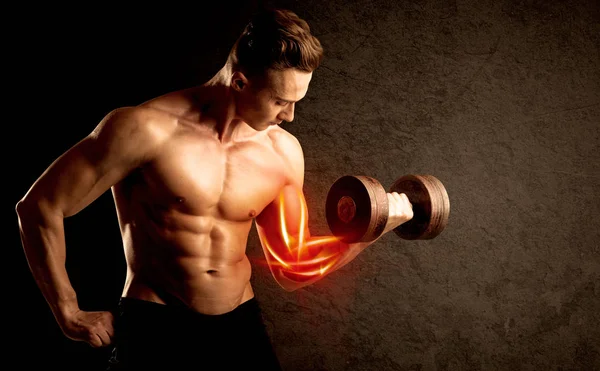 Nadaje kulturysta podnoszenia ciężar z czerwonych koncepcji mięśni — Zdjęcie stockowe