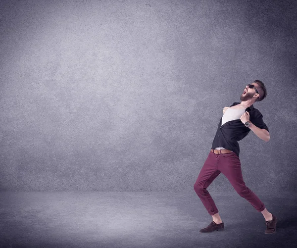 Modelo de moda gritando en el espacio vacío —  Fotos de Stock