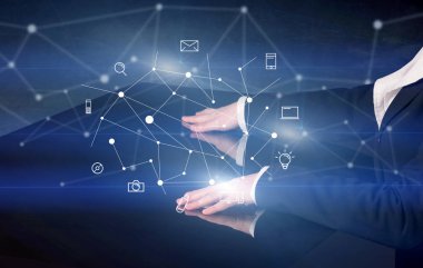 Etkileşimli tablo dokunmadan eller