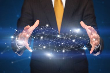 Ağ bağlantıları tutan işadamı 