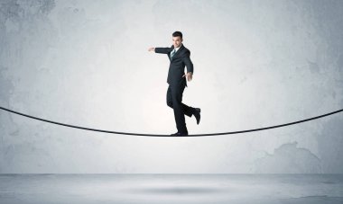 Satış adam sıkı ipe Dengeleme