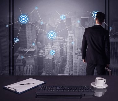 Satıcının ofis toplantısında çizim stratejisi