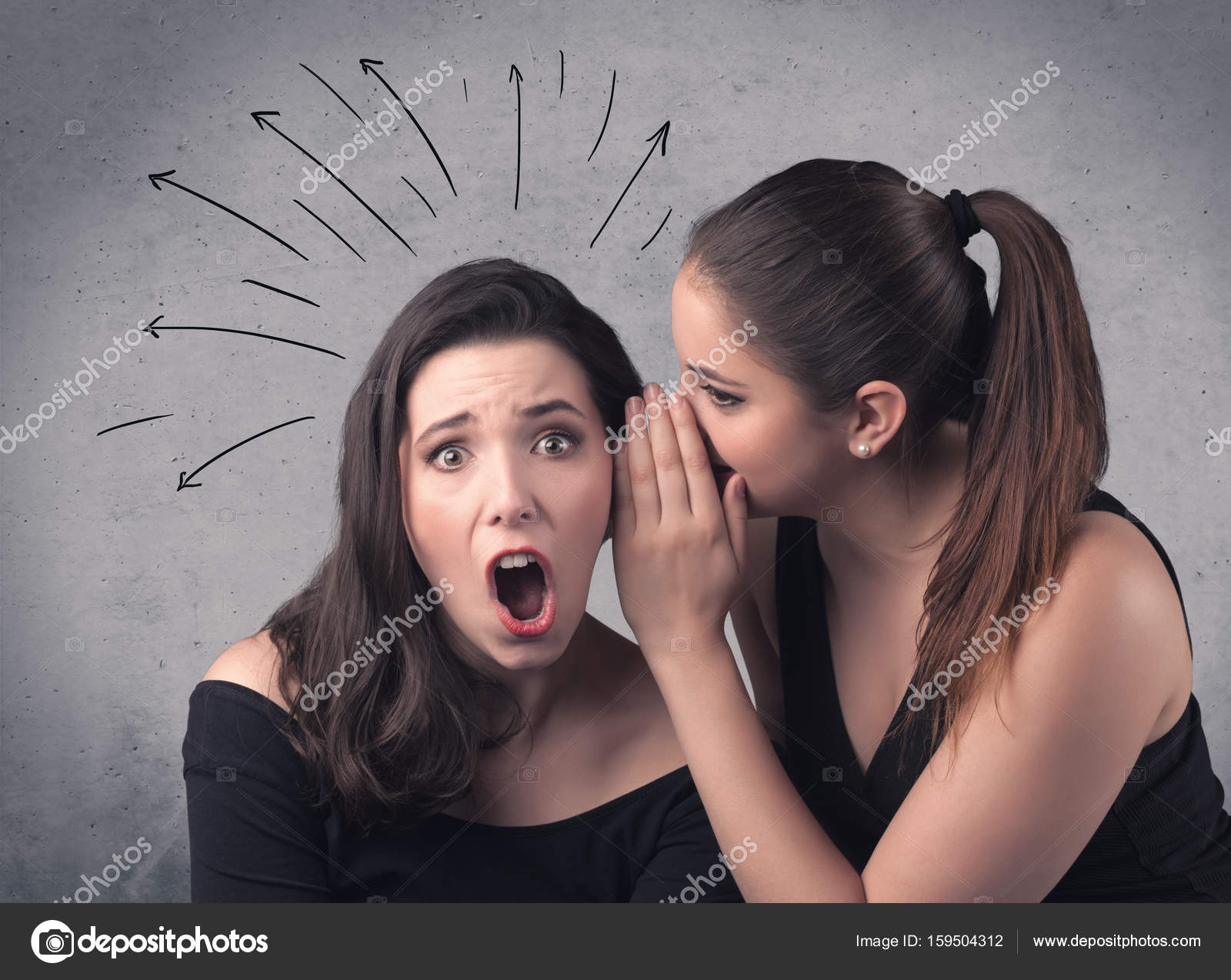 девушки говорящие шепотом. нашептывает на ухо. сказать на ухо. мужчина шепчет на ухо женщине. шепот.