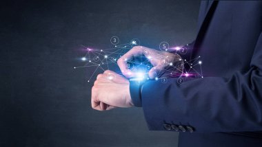 Smartwatch ağ kavramı ile.