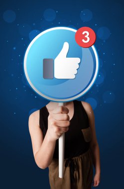 Facebook üye tutan kadın 