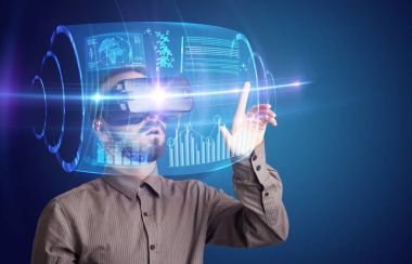 İşadamı ile sanal gerçeklik koruyucu gözlük