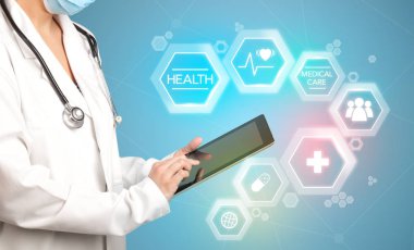 kadın doktor tablet ile