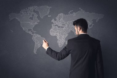 Dünya haritası olan iş adamı
