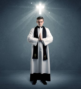 onun nimet veren genç rahip