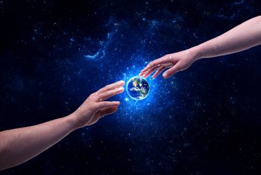 Eller uzayda Dünya 'ya dokunuyor