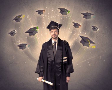 Birçok uçan şapkayla üniversite mezunu.