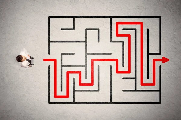 Lost businessman found the way in maze with red arrow — Stock Photo, Image