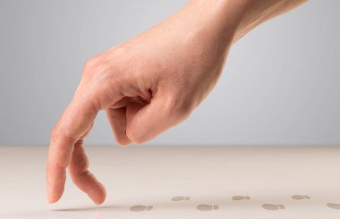 Yürüyen parmak kavramı