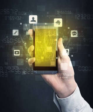 el ile altın perde smartphone tutarak
