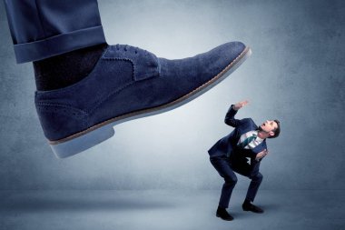 Acımasız patron onun çalışan derbeder