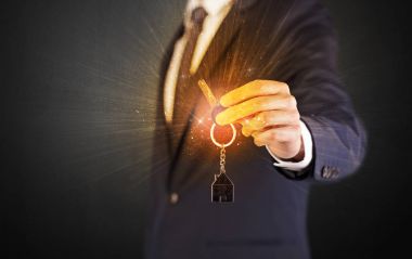 Takım elbiseli adam el tuşları