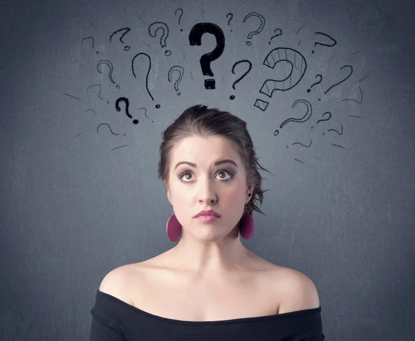 komik yüz ifadesi ile kız