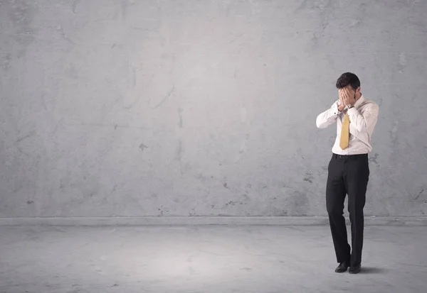 Young businessman standing confused — Stock Photo, Image