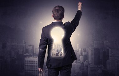 Keyhole sırt ile ayakta işadamı