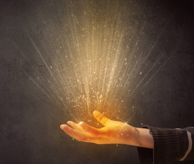 El tutma sarı ışık