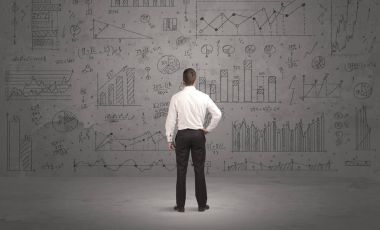 Satıcı iş çizelgeleri duvar ile