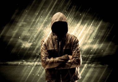 Sigara içen tehlikeli bir suçlu.